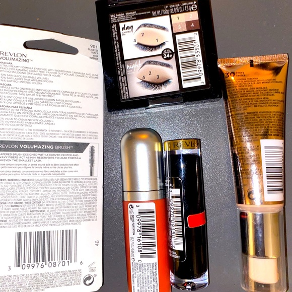 Revlon Make-Up - Picture 2 of 3